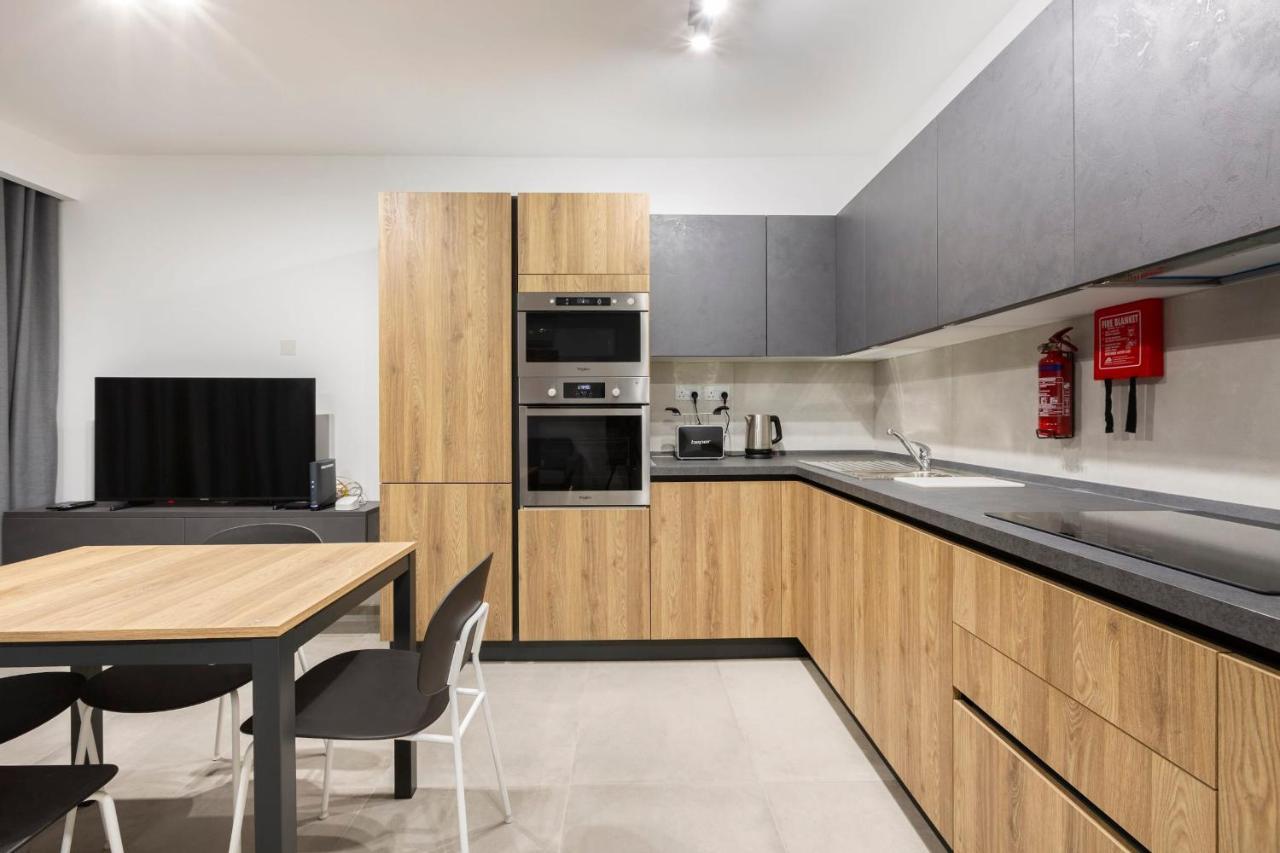 Apartment 13-hosted By Sweetstay