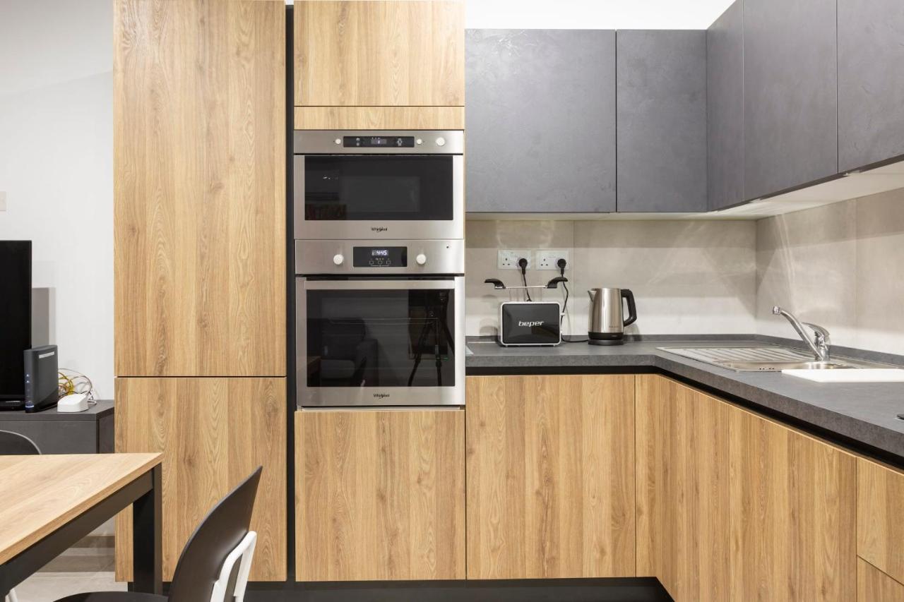 Apartment 13-hosted By Sweetstay